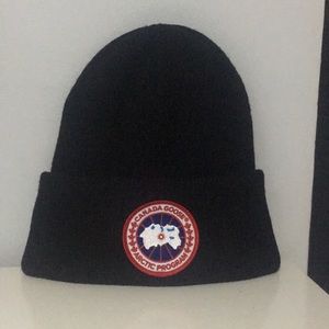 BLACK CANADA GOOSE BEANIE